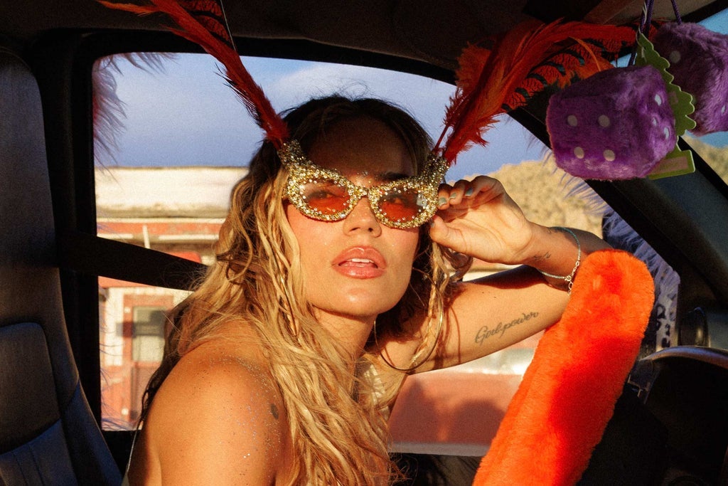Preview image for KAROL G - VIAJANDO POR EL MUNDO TROPITOUR