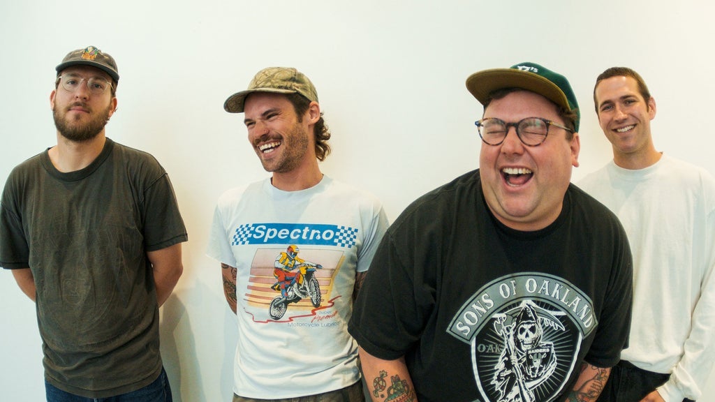 Preview image for Mom Jeans @ Rialto Theatre