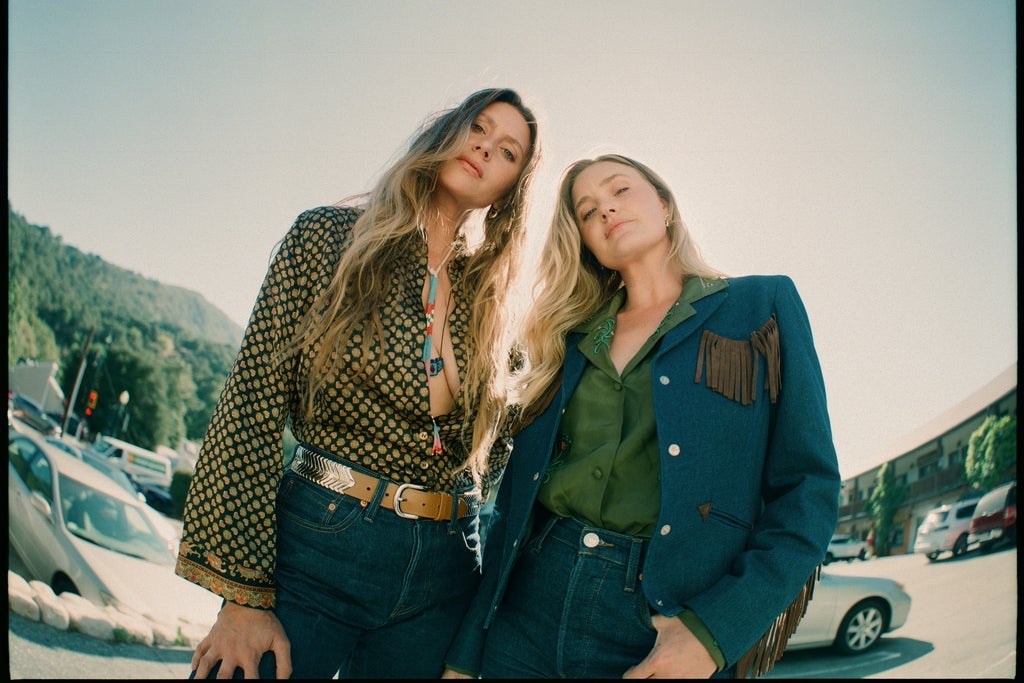Preview image for ALY & AJ - Places to Run Tour 2026
